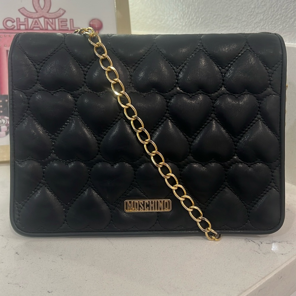 Moschino vintage heart shape quilted lamb skin gold chain strap purse